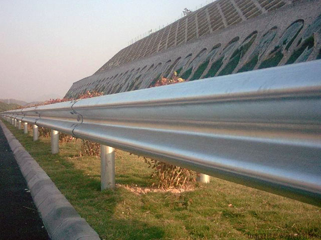 高速公路護(hù)欄板