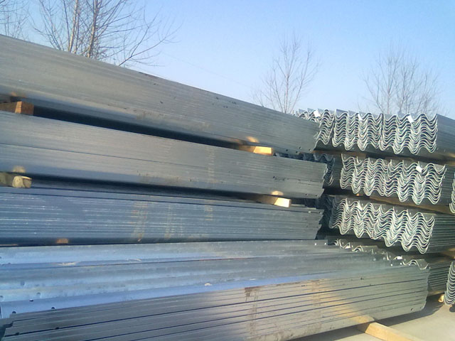 高速公路護(hù)欄板