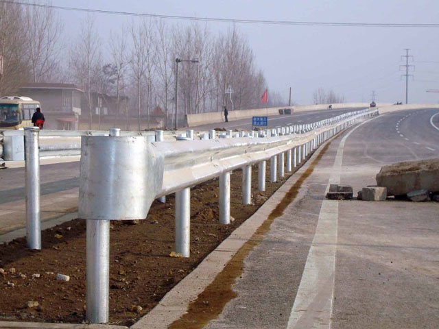 高速公路護(hù)欄板