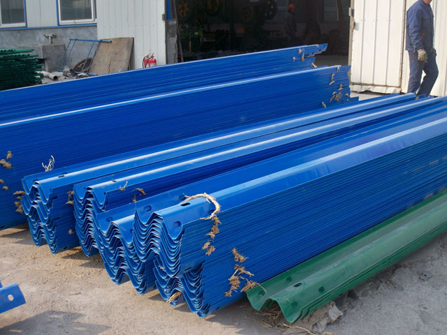 噴塑護(hù)欄板