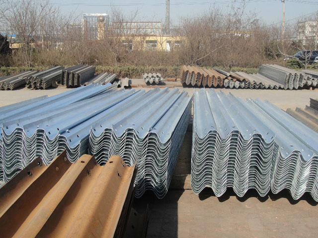 三波護(hù)欄板